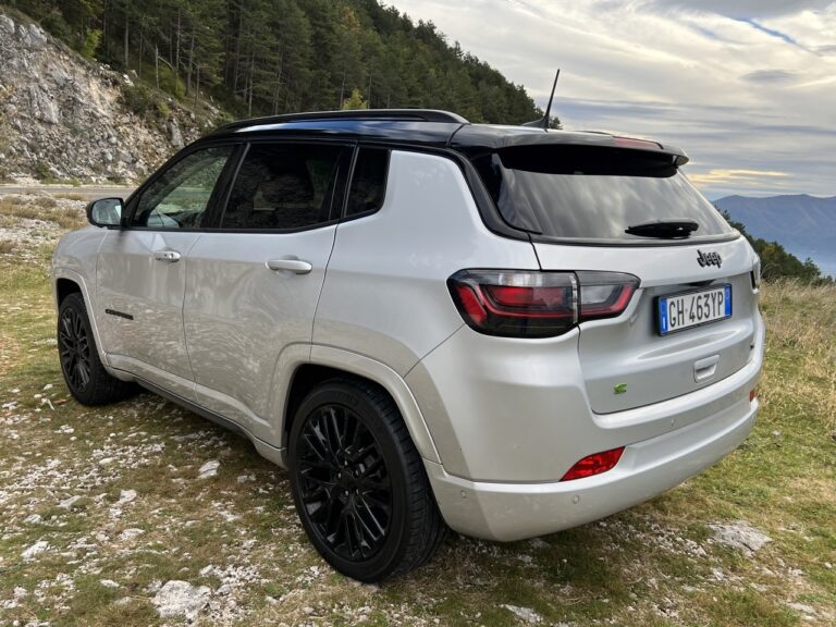 Jeep Compass e-Hybrid: le immagini