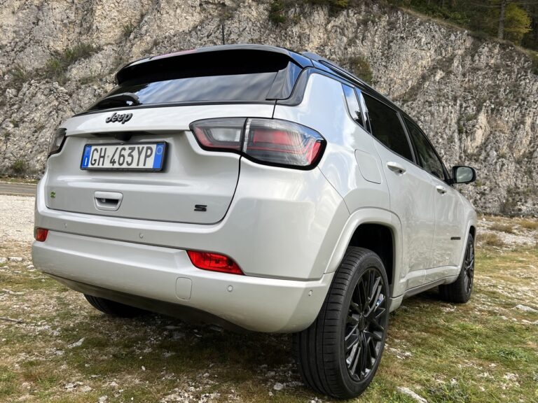Jeep Compass e-Hybrid: le immagini