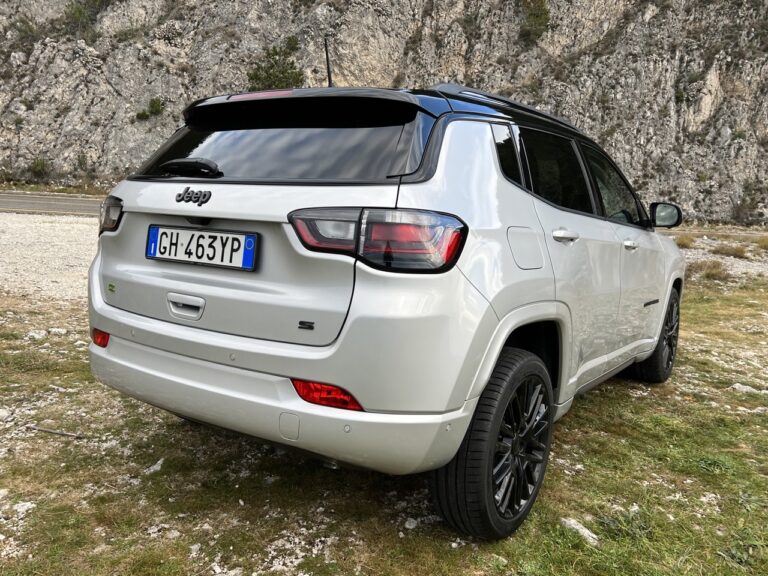 Jeep Compass e-Hybrid: le immagini