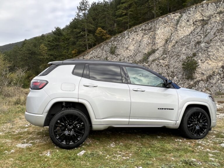 Jeep Compass e-Hybrid: le immagini
