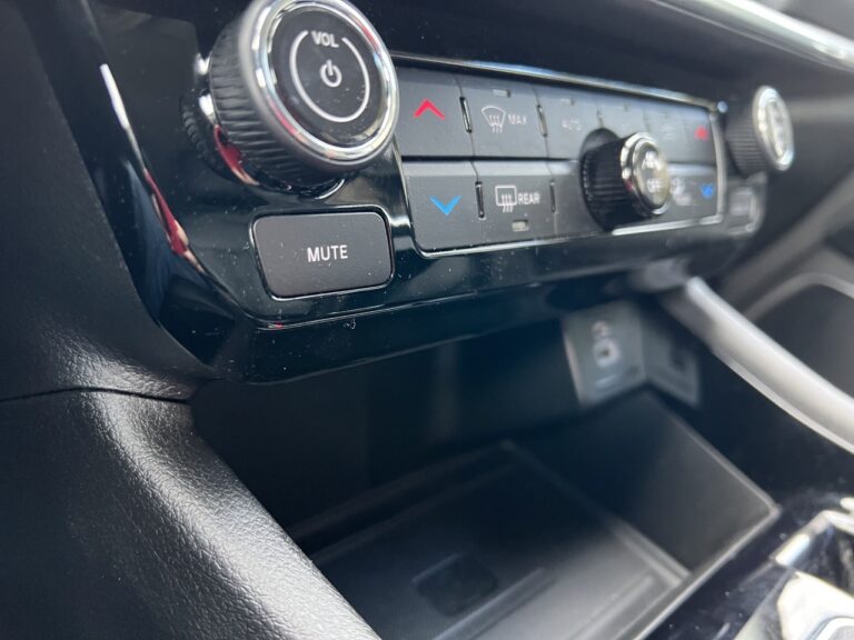 Jeep Compass e-Hybrid: le immagini
