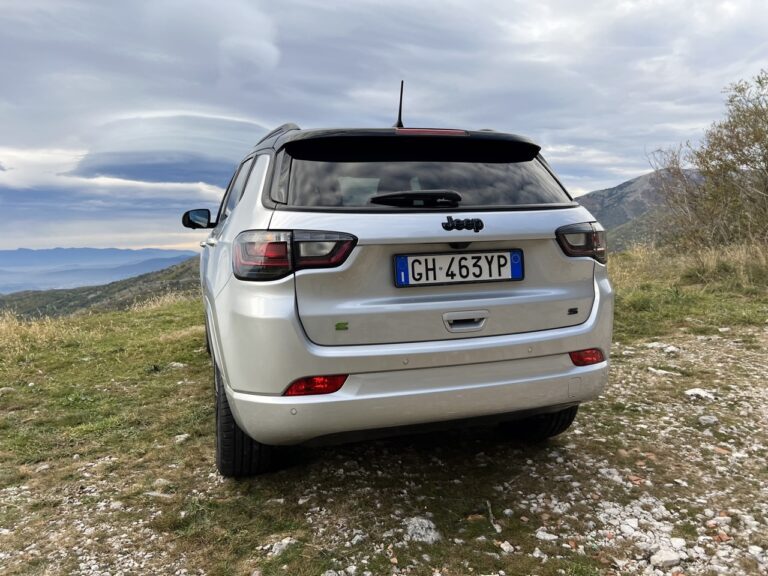Jeep Compass e-Hybrid: le immagini