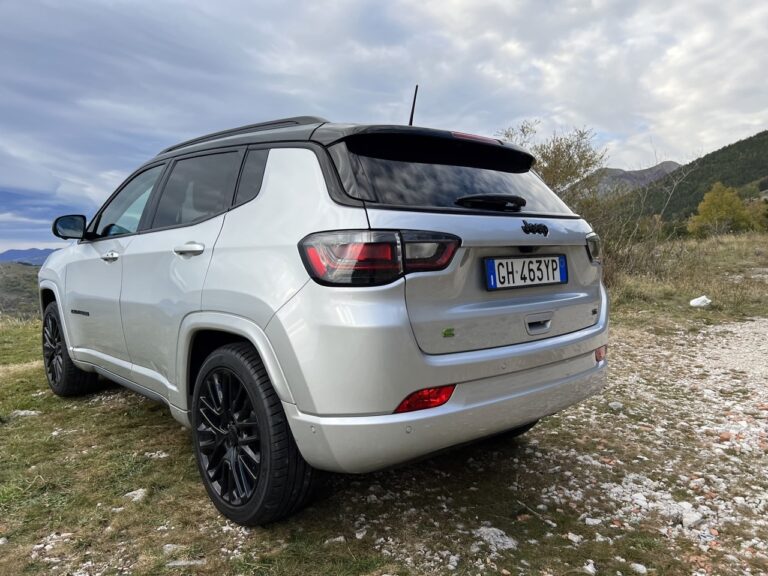 Jeep Compass e-Hybrid: le immagini