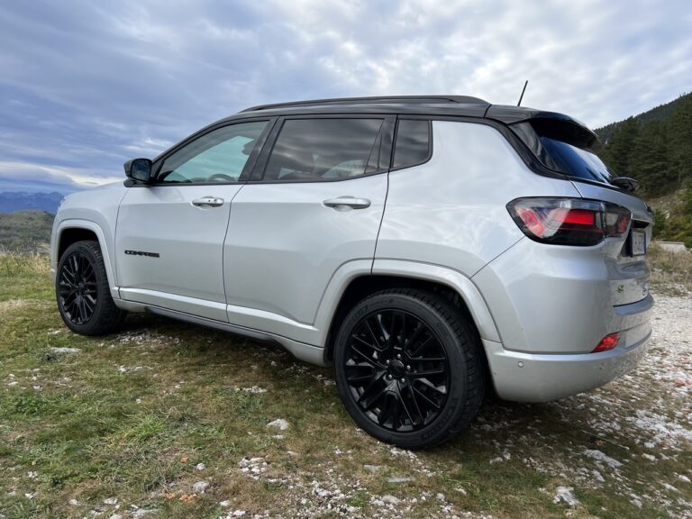 Jeep Compass e-Hybrid: le immagini
