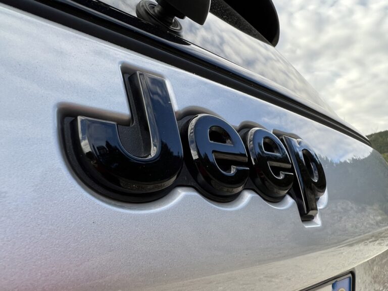Jeep Compass e-Hybrid: le immagini