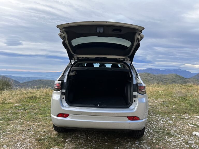 Jeep Compass e-Hybrid: le immagini
