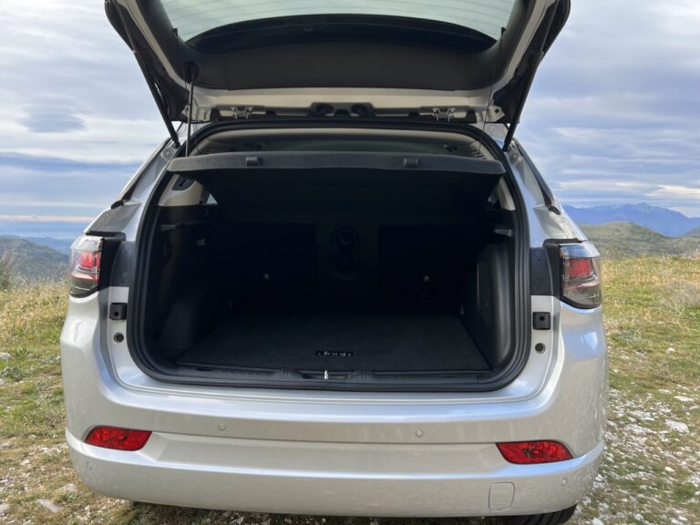 Jeep Compass e-Hybrid: le immagini