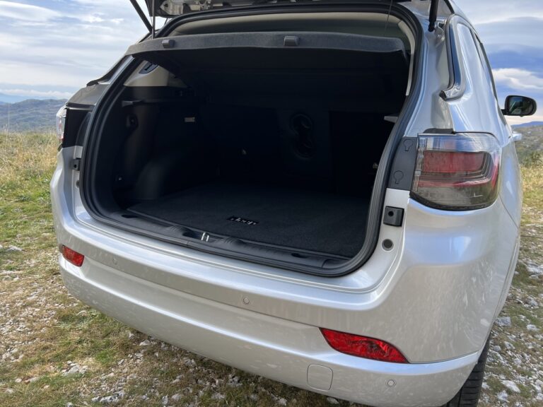 Jeep Compass e-Hybrid: le immagini