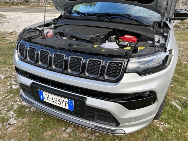 Jeep Compass e-Hybrid: le immagini