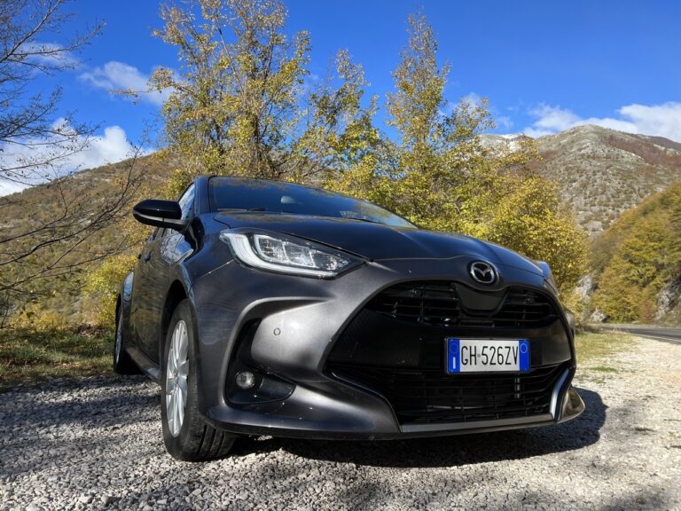 Mazda 2 Hybrid in prova: le immagini