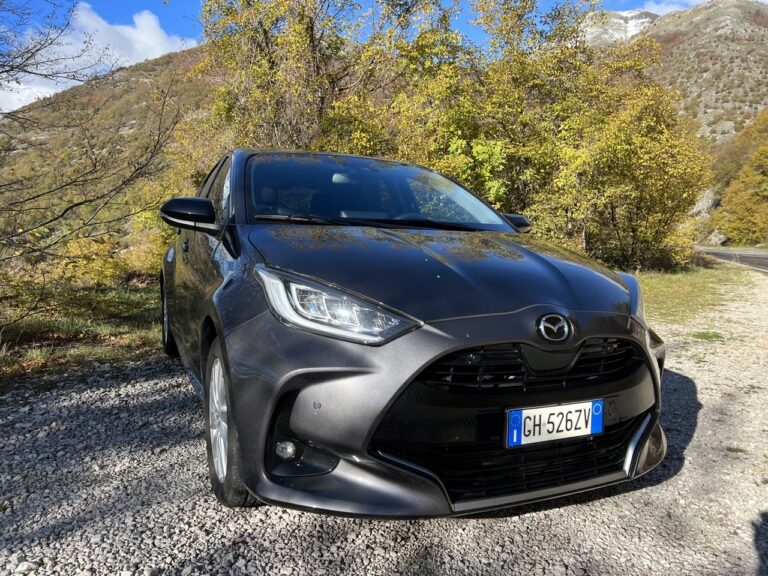 Mazda 2 Hybrid in prova: le immagini
