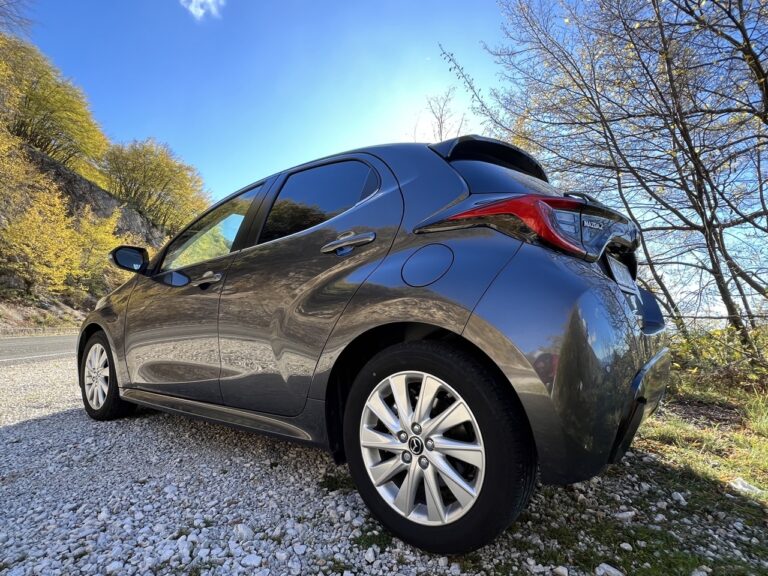 Mazda 2 Hybrid in prova: le immagini