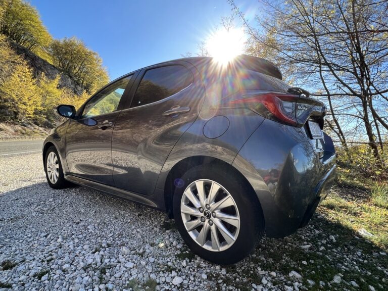 Mazda 2 Hybrid in prova: le immagini