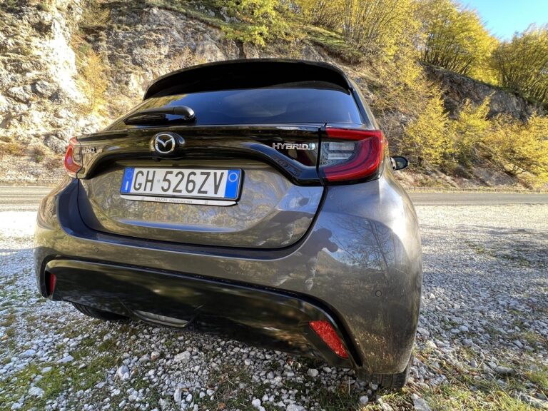Mazda 2 Hybrid in prova: le immagini