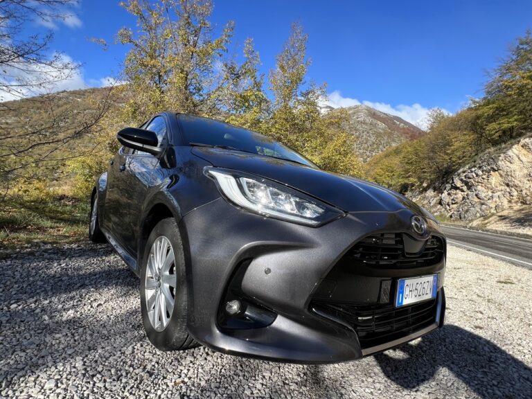 Mazda 2 Hybrid in prova: le immagini