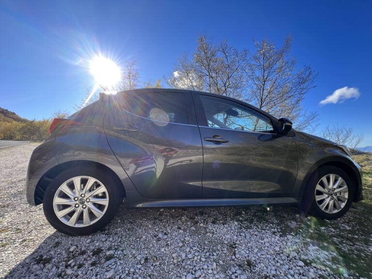 Mazda 2 Hybrid in prova: le immagini