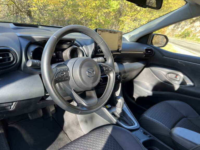 Mazda 2 Hybrid in prova: le immagini