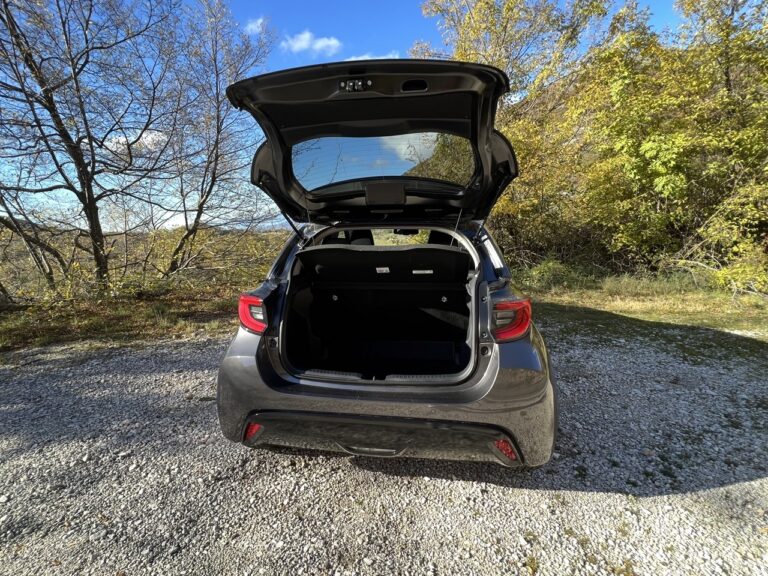 Mazda 2 Hybrid in prova: le immagini