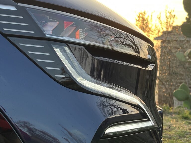 Renault Megane E-Tech: le foto