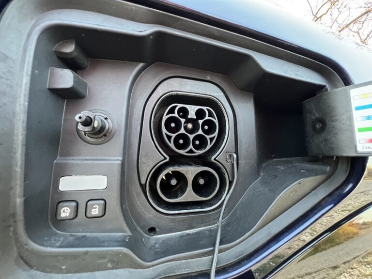 Renault Megane E-Tech: le foto