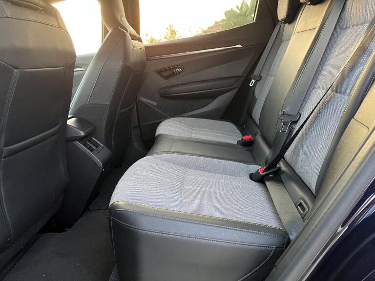 Renault Megane E-Tech: le foto