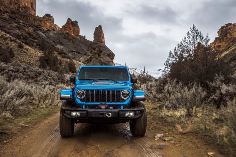 Jeep Wrangler MY24: le immagini ufficiali
