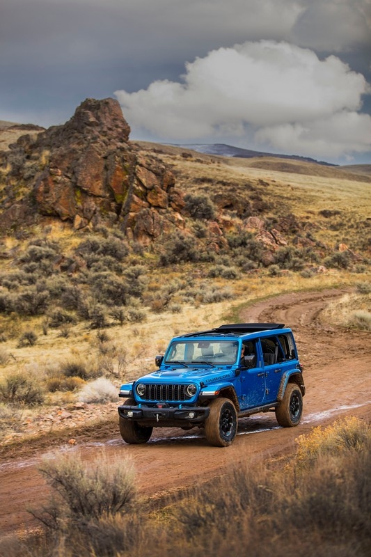 Jeep Wrangler MY24: le immagini ufficiali