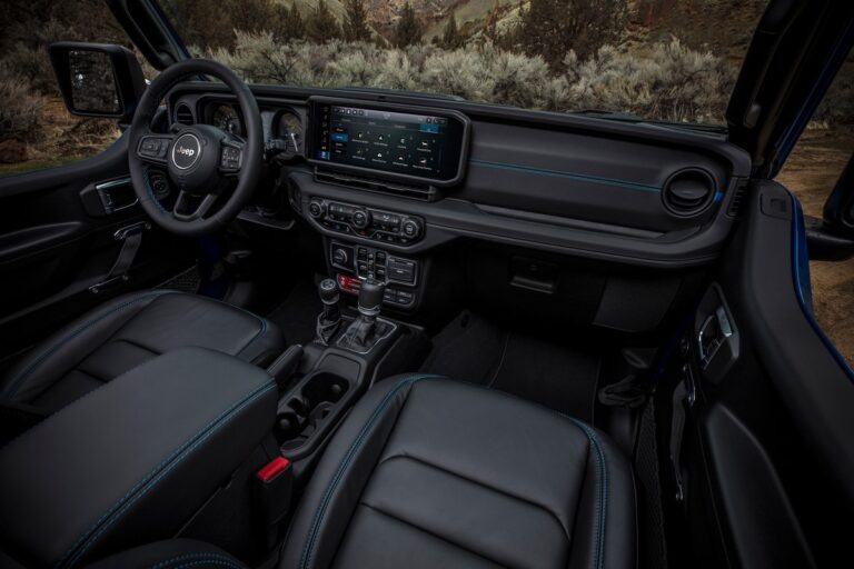 Jeep Wrangler MY24: le immagini ufficiali