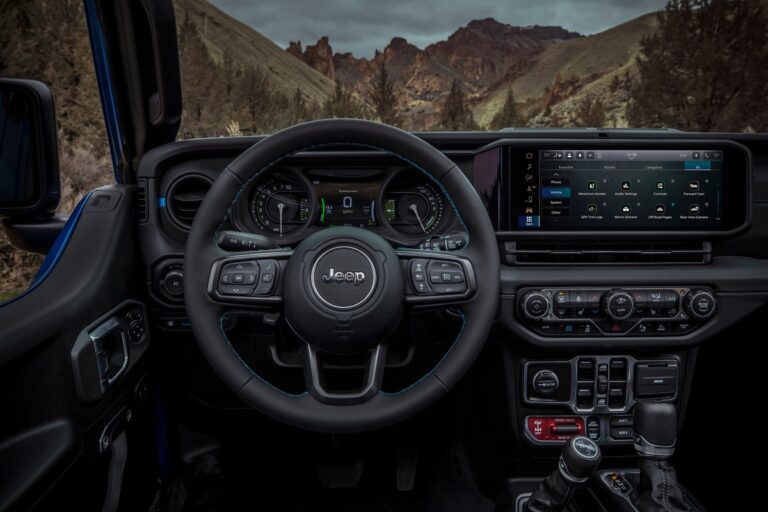 Jeep Wrangler MY24: le immagini ufficiali