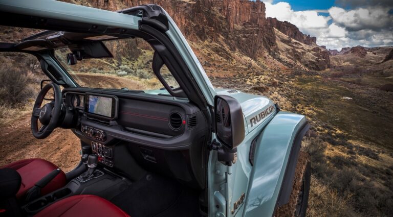 Jeep Wrangler MY24: le immagini ufficiali