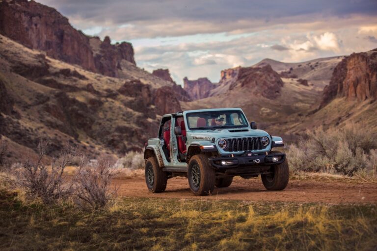 Jeep Wrangler MY24: le immagini ufficiali