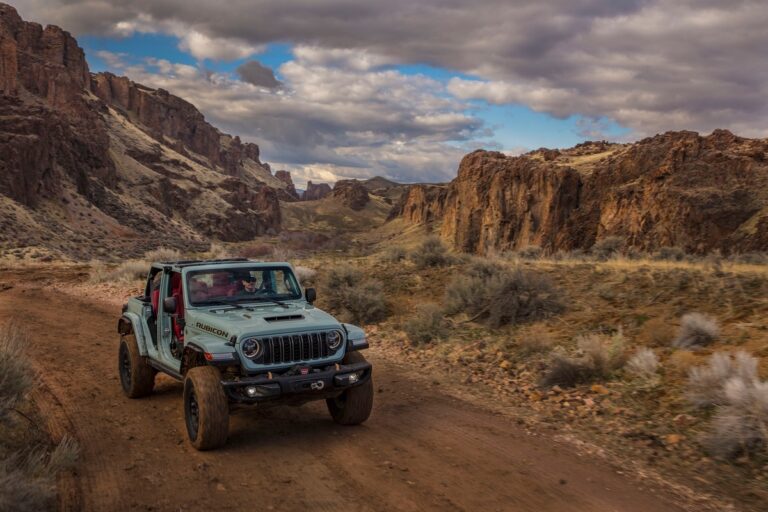 Jeep Wrangler MY24: le immagini ufficiali