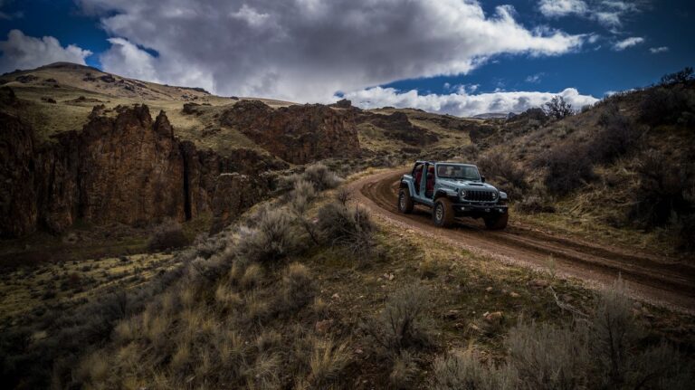 Jeep Wrangler MY24: le immagini ufficiali