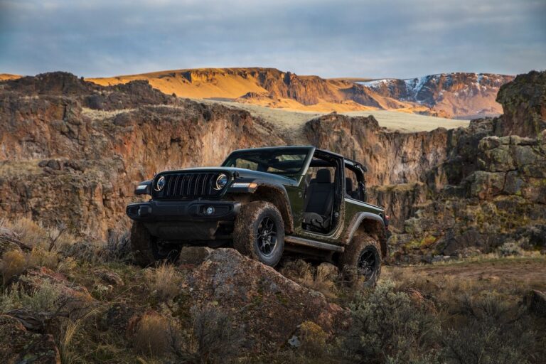 Jeep Wrangler MY24: le immagini ufficiali