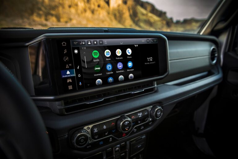 Jeep Wrangler MY24: le immagini ufficiali