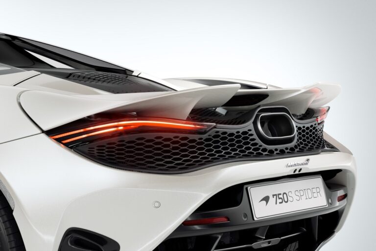 McLaren 750S: le immagini ufficiali