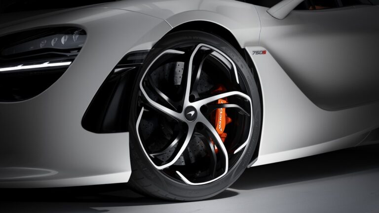 McLaren 750S: le immagini ufficiali