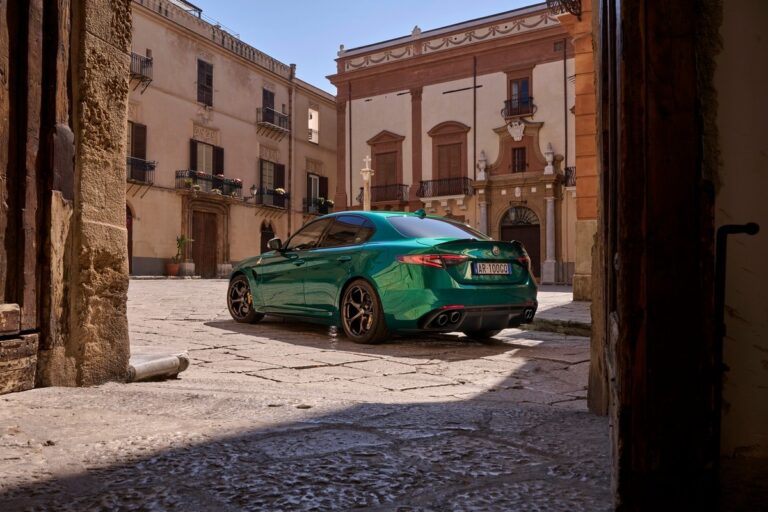 Alfa Romeo Giulia e Stelvio Quadrifoglio 100° Anniversario: immagini ufficiali