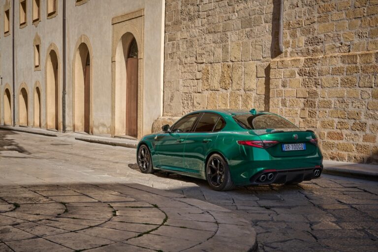 Alfa Romeo Giulia e Stelvio Quadrifoglio 100° Anniversario: immagini ufficiali