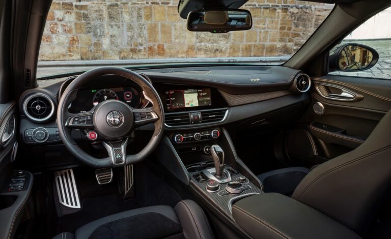 Alfa Romeo Giulia e Stelvio Quadrifoglio 100° Anniversario: immagini ufficiali