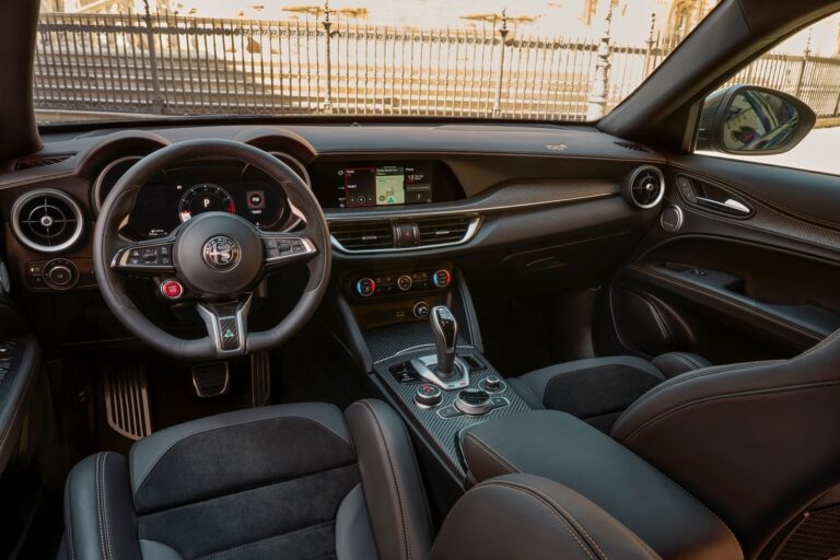 Alfa Romeo Giulia e Stelvio Quadrifoglio 100° Anniversario: immagini ufficiali