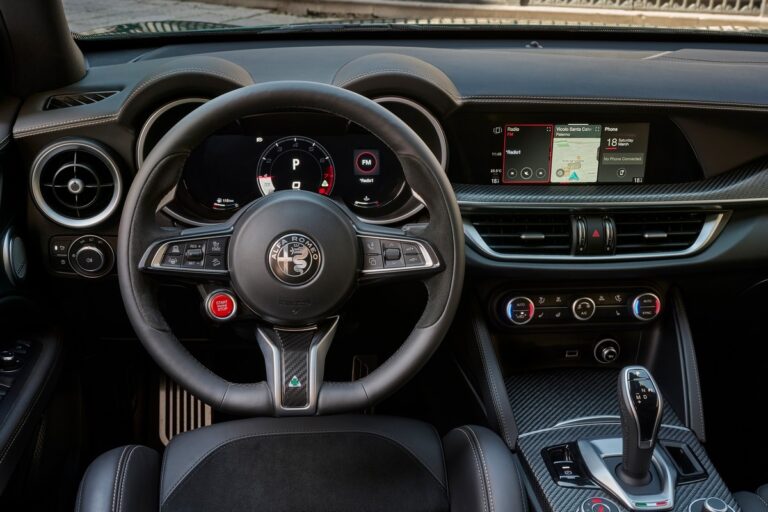 Alfa Romeo Giulia e Stelvio Quadrifoglio 100° Anniversario: immagini ufficiali