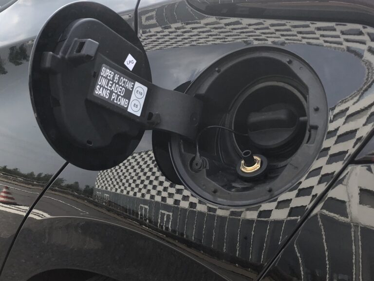 Nissan Micra bi-fuel GPL: le immagini