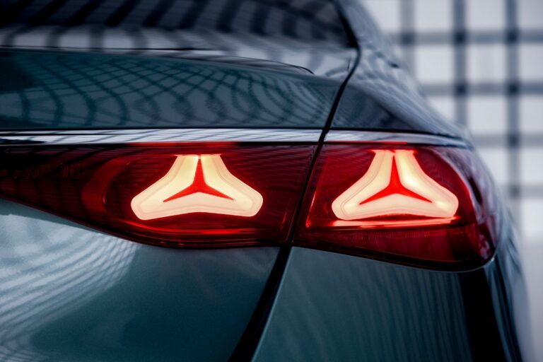 Nuova Mercedes-Benz Classe E 2023: immagini ufficiali