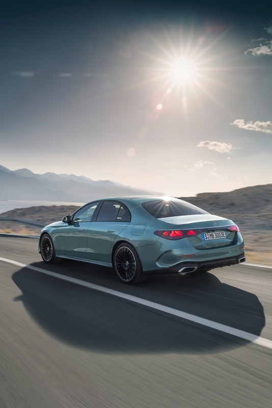 Nuova Mercedes-Benz Classe E 2023: immagini ufficiali
