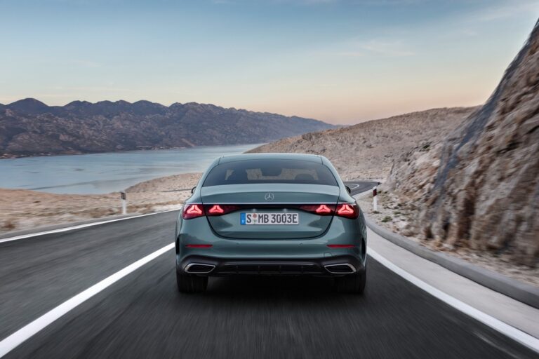 Nuova Mercedes-Benz Classe E 2023: immagini ufficiali