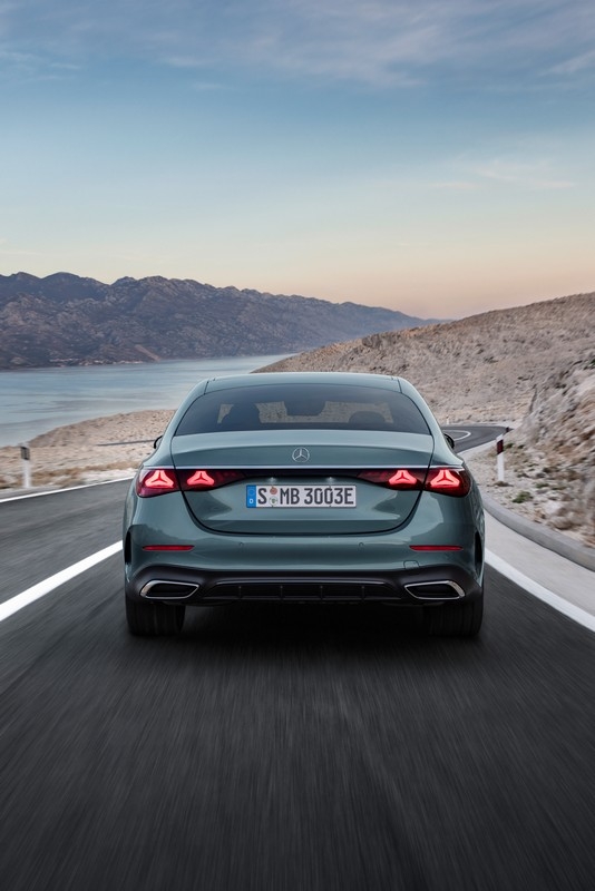 Nuova Mercedes-Benz Classe E 2023: immagini ufficiali