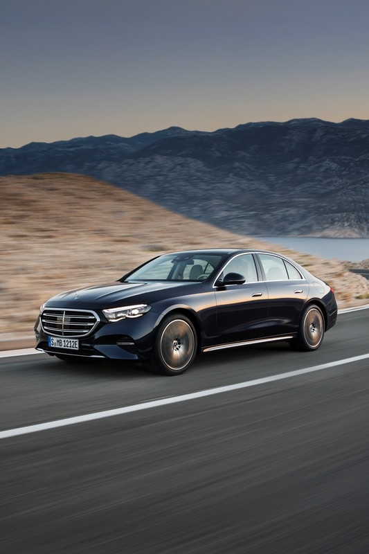 Nuova Mercedes-Benz Classe E 2023: immagini ufficiali