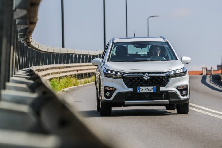 Suzuki S-Cross Hybrid 140 V in prova: le immagini
