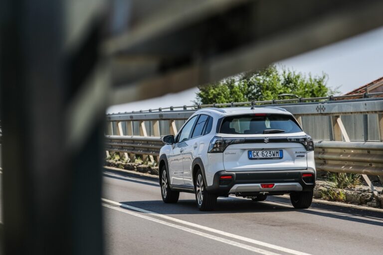 Suzuki S-Cross Hybrid 140 V in prova: le immagini